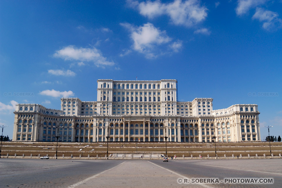 http://www.photoway.com/images/roumanie/ROM03_041-palais-parlement.jpg