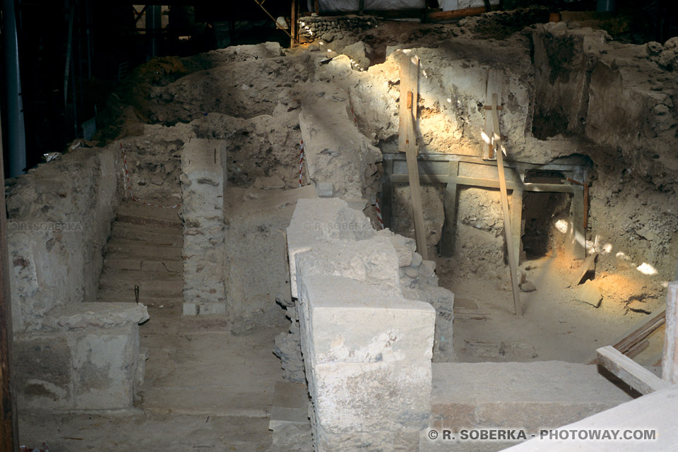 archaeological excavations in Akrotiri Santorini