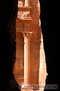 Photo d'une colonne du temple de Petra en jordanie