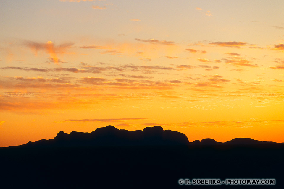 Coucher de soleil sur les monts Olgas