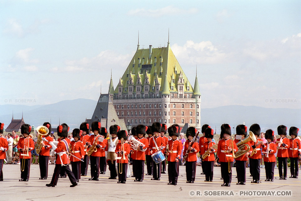 Photos de gardes Anglais photo devant Frontenac au Québec