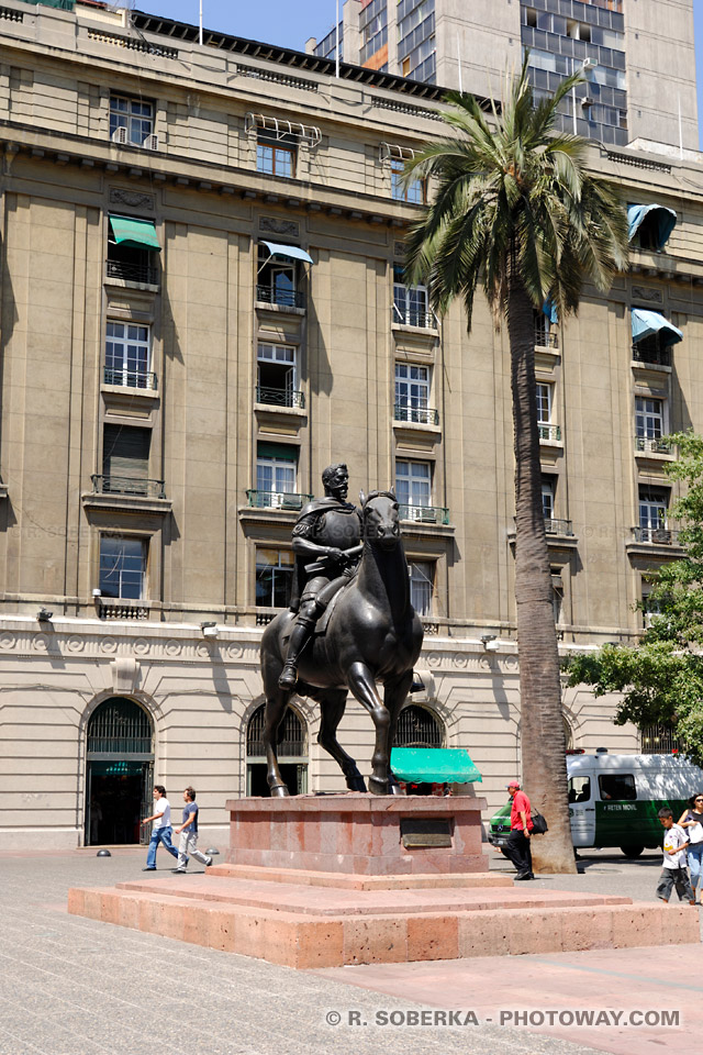 Photos de la statue de Pedro de Valdivia un conquistador espagnol du Chili