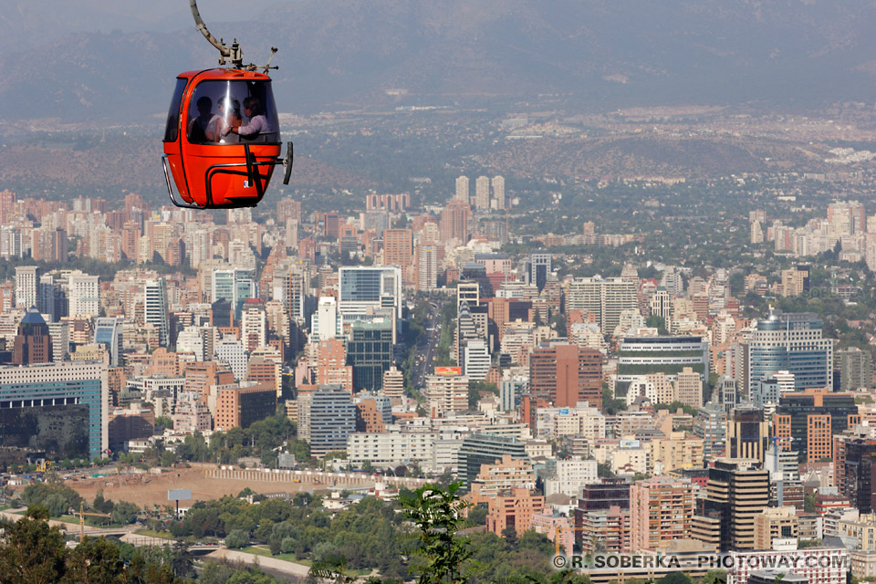 Photos du vertige depuis le téléphérique de Santiago au Chili