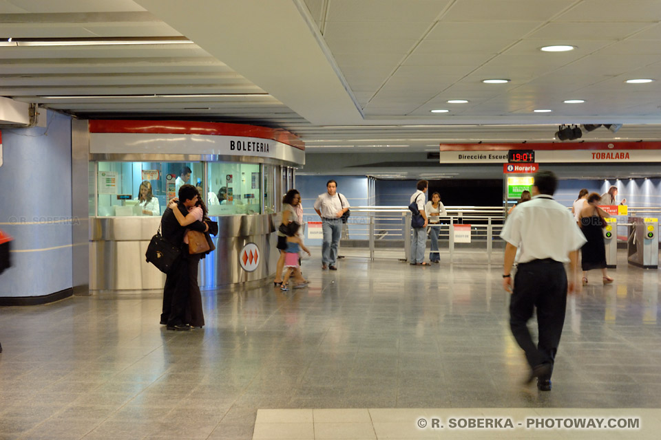 Photos d'une station de métro à Santiago au Chili