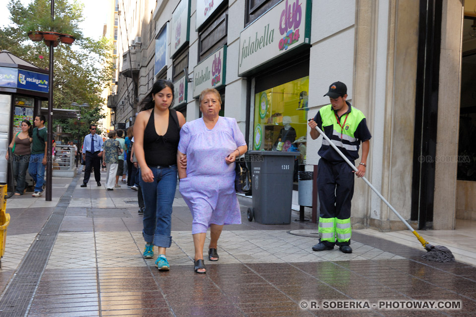 Photo de Chiliens : photos des ruelles de Santiago Capitale du Chili