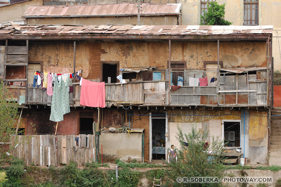 Bidonville photos de maisons en tôles ondulées au Chili