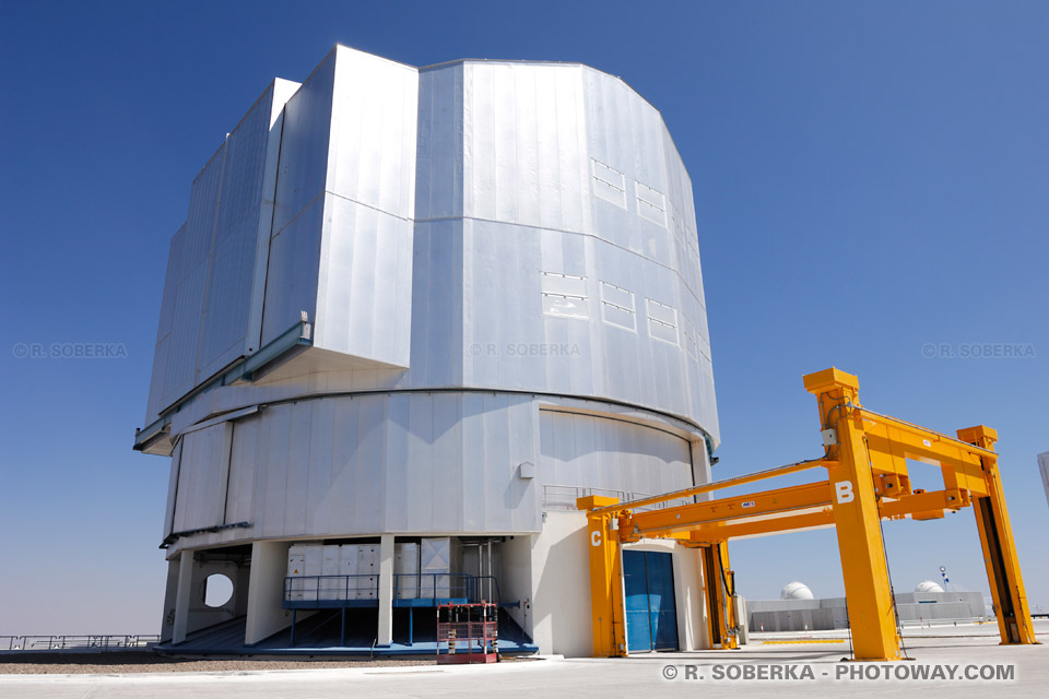 élescope géant VLT au Chili image télescope à Paranal