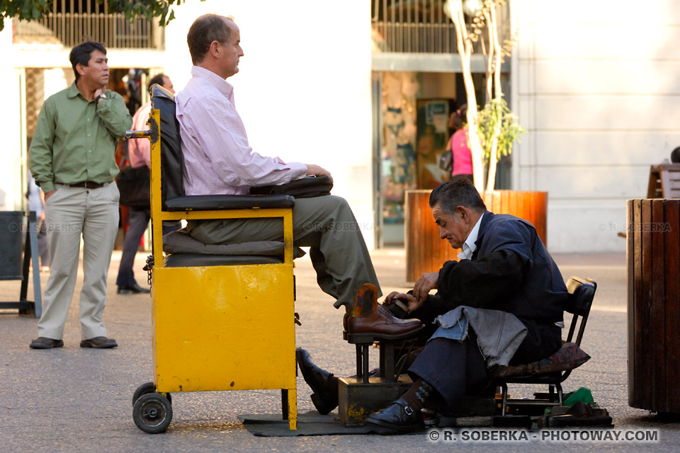 Photos de cireurs de chaussures : Photo cireur de chaussures à Santiago au Chili