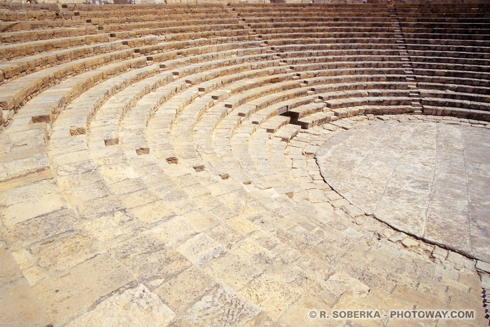 Images Photos d'amphithéâtres photo de l'amphithéâtre romain de Kourion à Chypre