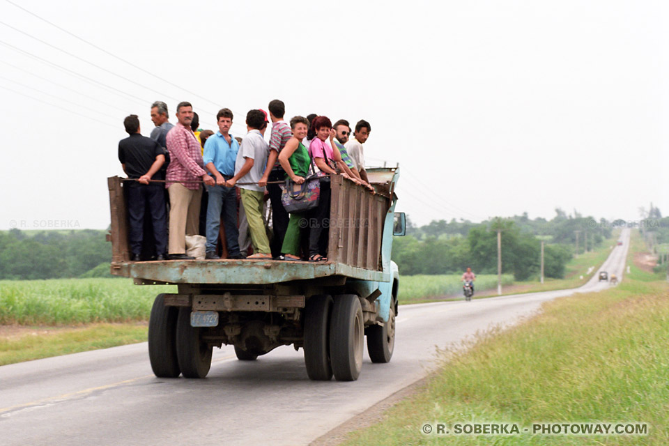 image Photos de transport à Cuba par camion benne entre villes reportage photo sur Photoway