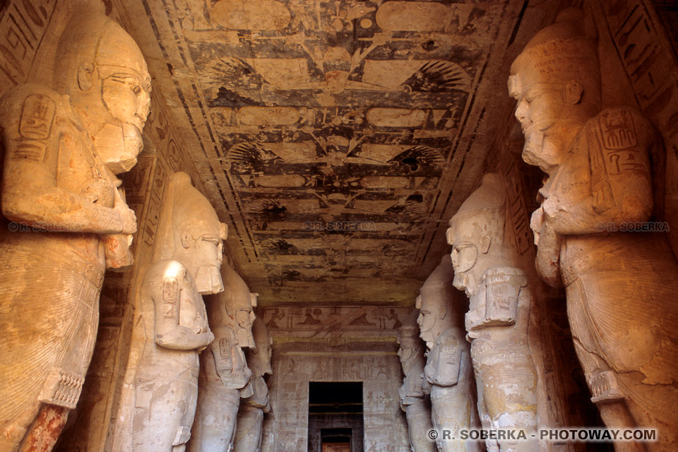 Photos statues Ramsès guide de visite temple Abou Simbel Egypte