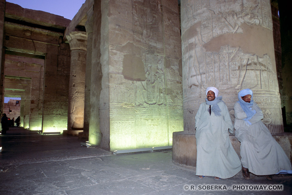 Image Photos de Grincheux photo de rieur gardiens du temple de Kom Ombo en Egypte