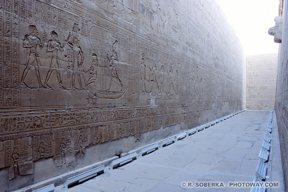 Photos de murailles photo du temple d'Edfou guide touristique en Egypte