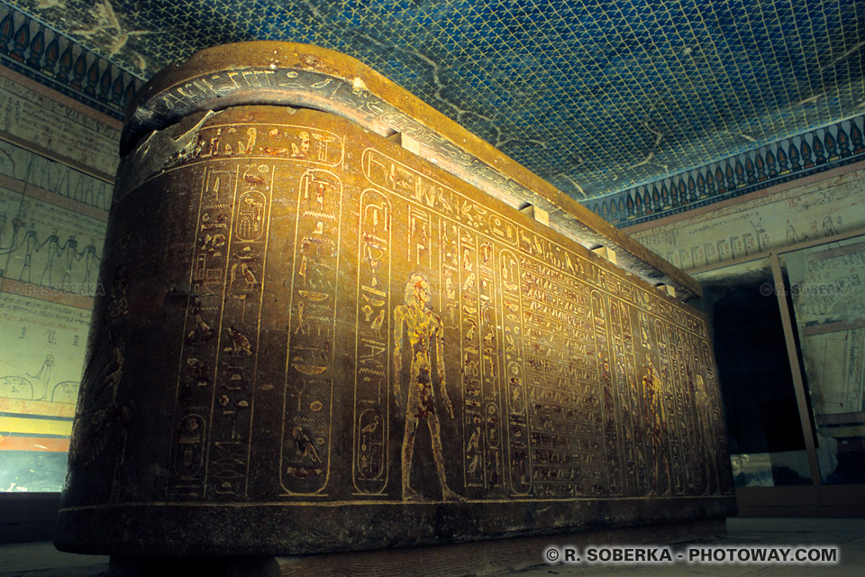 Photos du sarcophage Pharaon Thoutmosis III images guide en Egypte