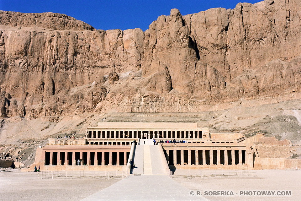 Photos temple de la reine Hatchepsout photo reportage à Thèbes Egypte