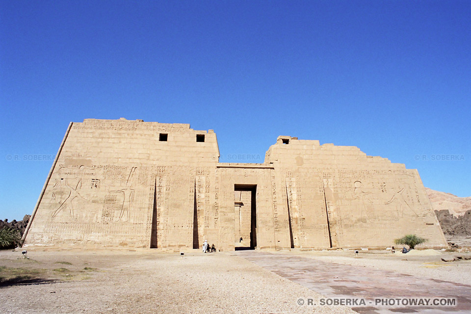 Photos du Médinet Habou photo du temple de Ramsès III vallée des Rois Egypte