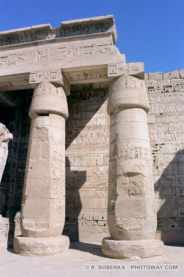 Photos temple Ramsès III images colonnes photo Vallée des Rois Egypte