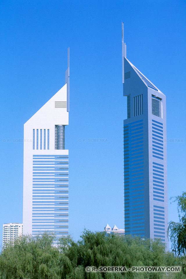 Image Photo Emirates Towers Dubaï photo des Emirates Towers à Dubaï