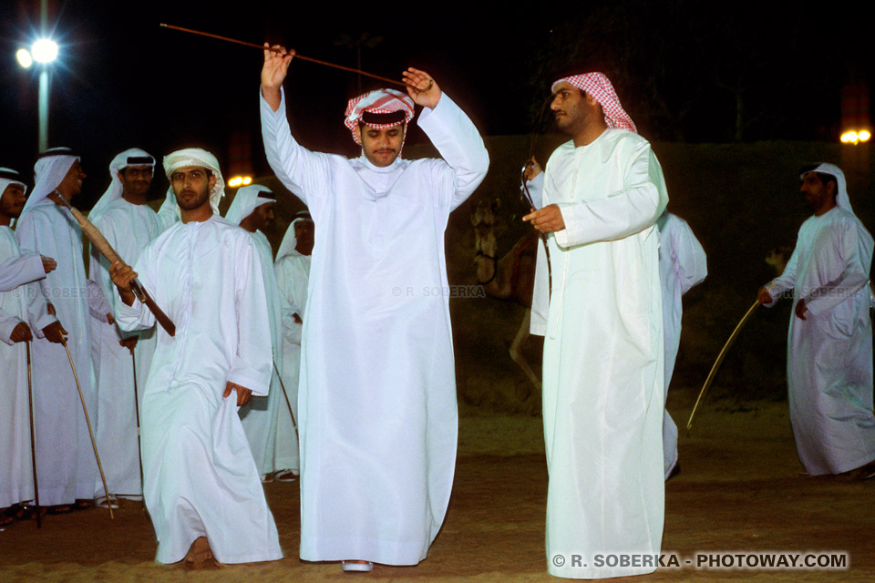 Image Photos Arabe photo Heritage Village à Dubaï danse folklore émirats