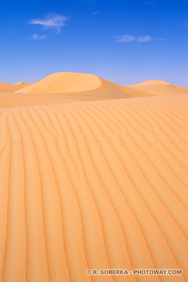Image Photo de mirage photos de mirages dans les dunes désert Emirats