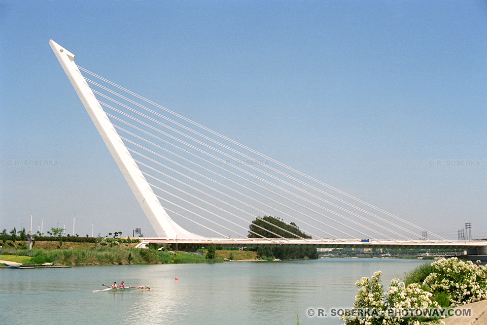 Ponts de l'exposition universelle de Séville en Espagne