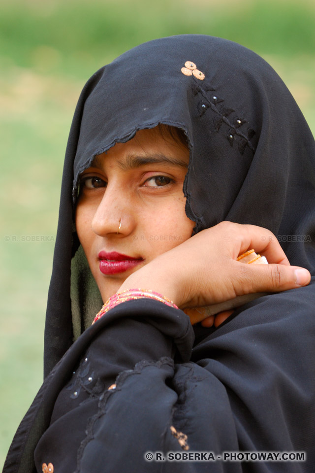 Photo portrait d'une jeune femme indienne à Delhi
