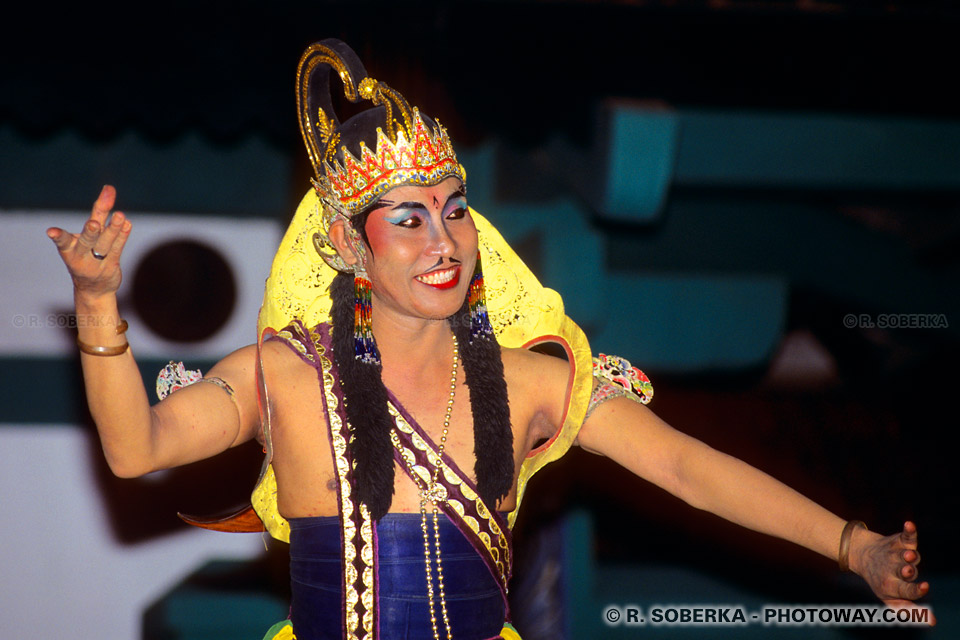 Photos de danseurs : photos d'un danseur de spécatcle Ramayana