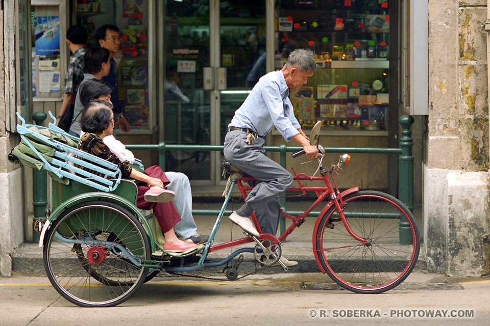 Photo de pousse-pousse chinois dans une rue de Macao