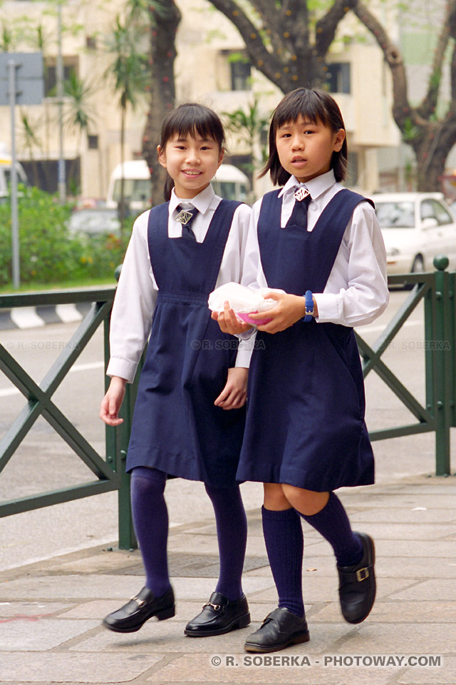 Photo d'écolières en uniforme à Macao