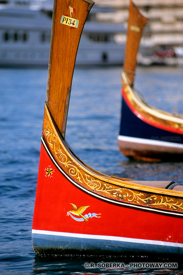 Images Photos de proues de bateaux photo proue style phénicien de bateau