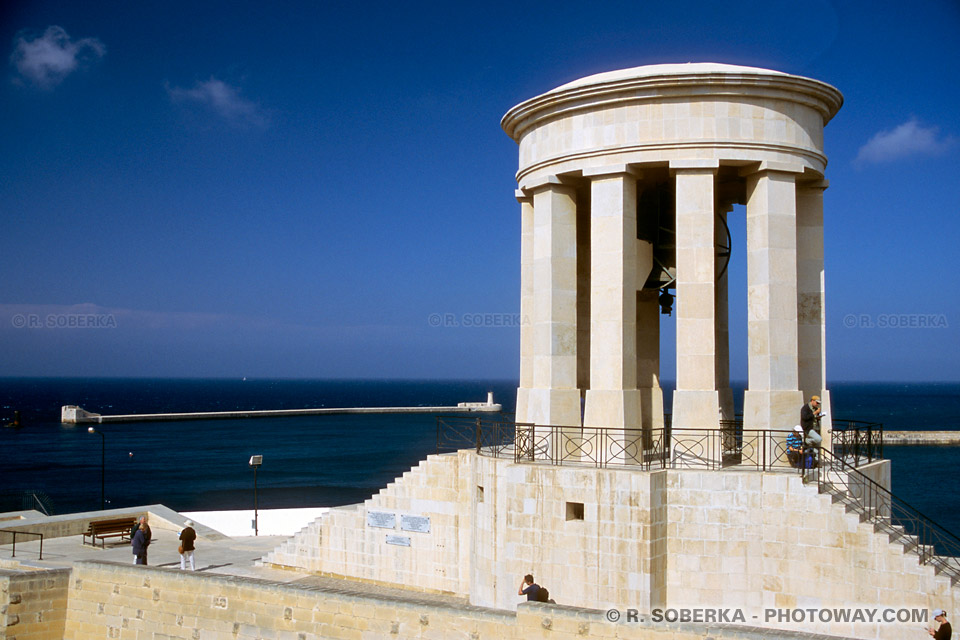 Images Photos du Siege Memorial Bell de Malte photo du mémorial La Valette