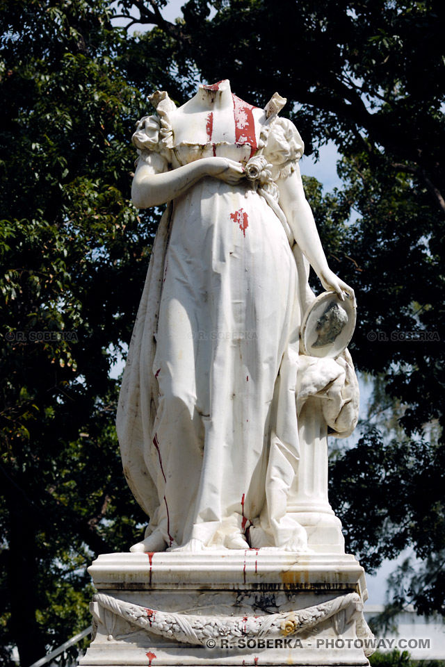 Statue de femme décapitée : Joséphine décapitée