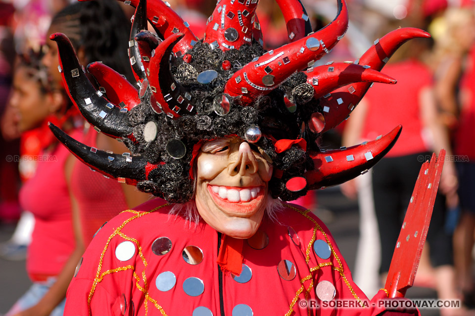 diable rouge photo masque de Chirac