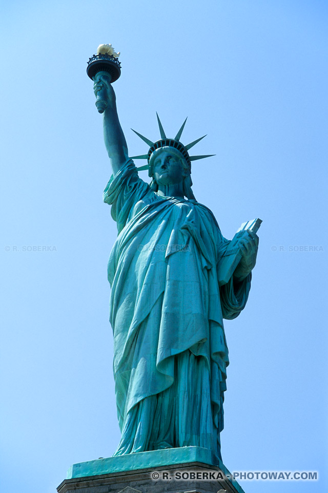 Image Photo de la Statue de la Liberté de New York taille de la statue 46m