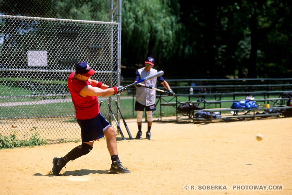 Images et Photos de base-ball photo d'une batte de base-ball et d'un joueur