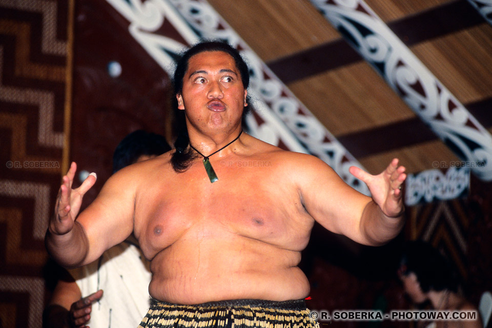 Photos de danses maoris : Photo d'une danse maoris à Rotorua