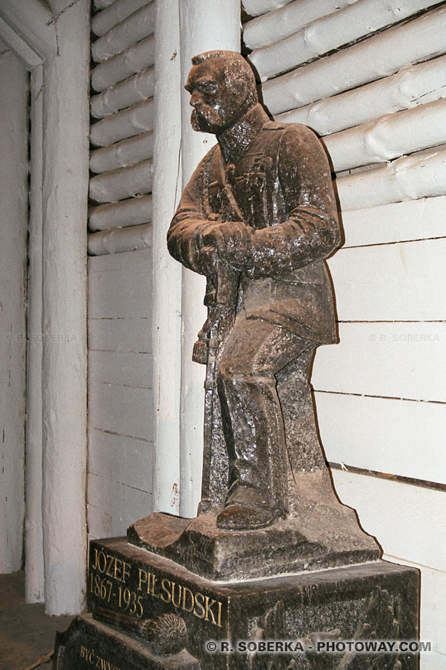 Image Photos de Jozef PILSUDSKI photo de la statue du Maréchal Polonais