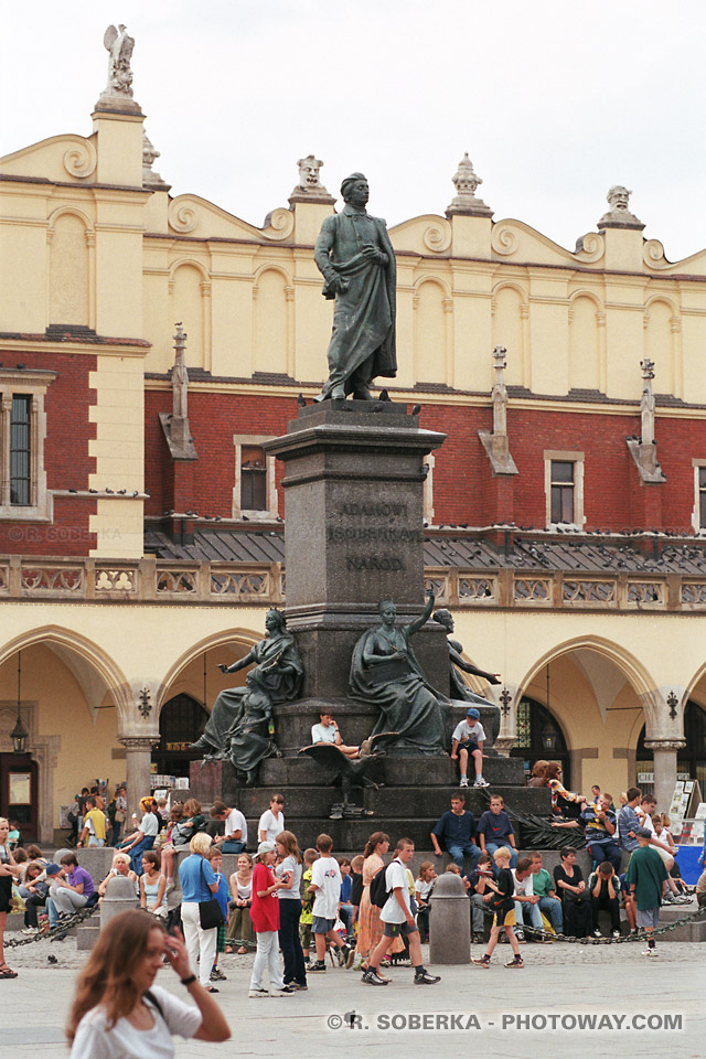 Images Photos d'Adam Mickiewicz photo de la statue à Cracovie en Pologne