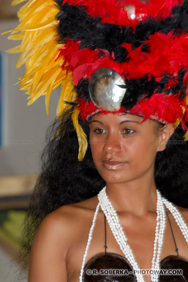 Portrait photo d'une danseuse polynésienne