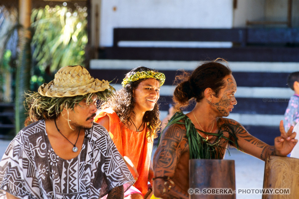 Photos de musiciens tahitiens au Tiki Village à Moorea