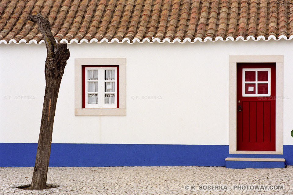 Photo maisons bleues et blanches, photo de Porto Covo au Portugal