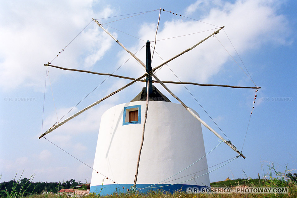 Photo d'un moulin à vent photos de moulins à Odeceixe au Portugal