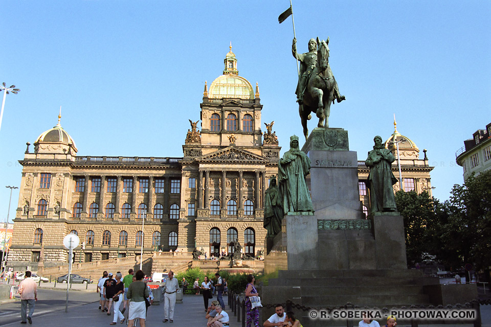 Visite de Prague en photos ici Photo de la Place Venceslas à Prague