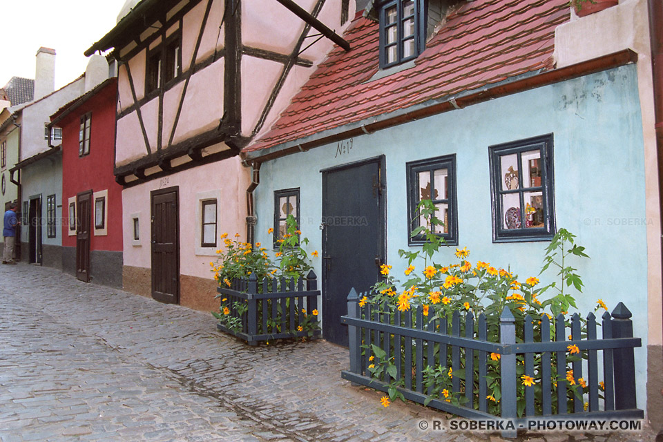 Images Photos de rues du Moyen Age photo de la ruelle Dorée à Prague