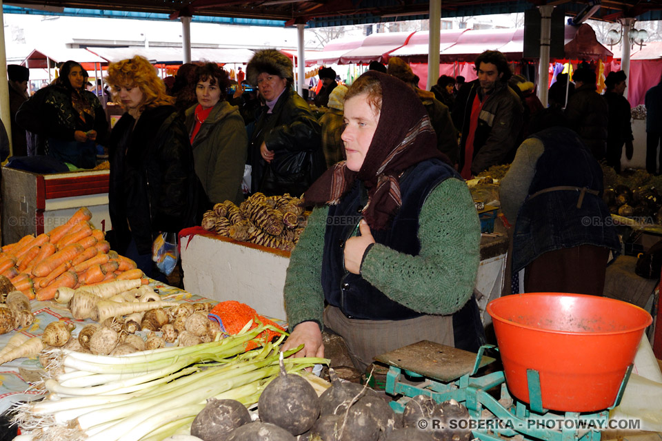 Image Producteurs locaux roumains petits commerçants et Hypermarchés