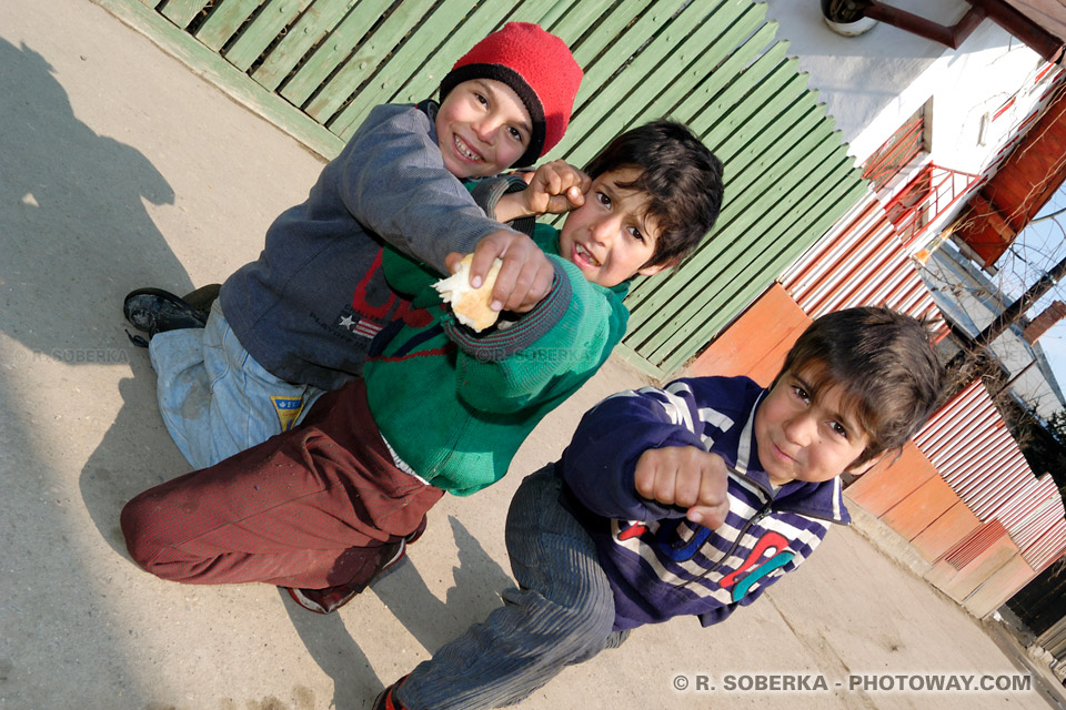 Image Photo enfants tziganes photos d'enfants des rues Tziganes roumains