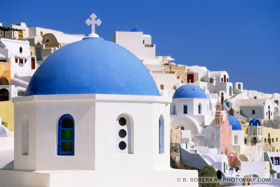 églises bleues à Santorin