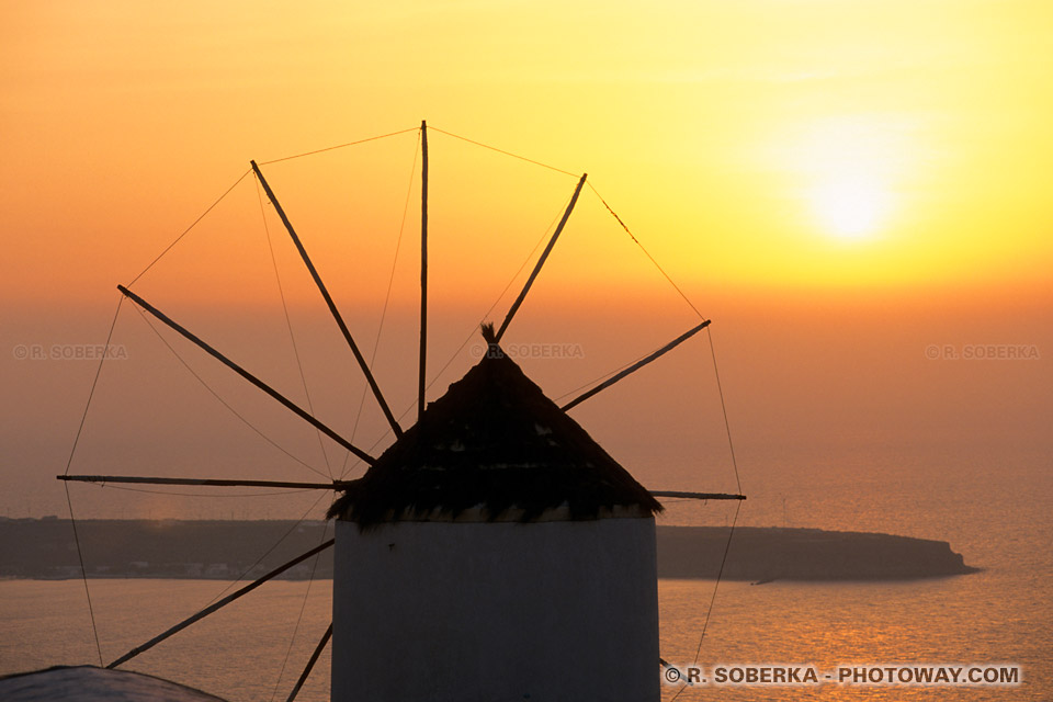 coucher de soleil sur Santorin lieu romantique