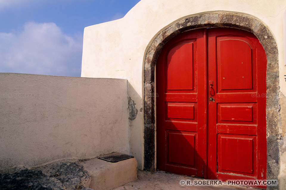 porte rouge Santorin