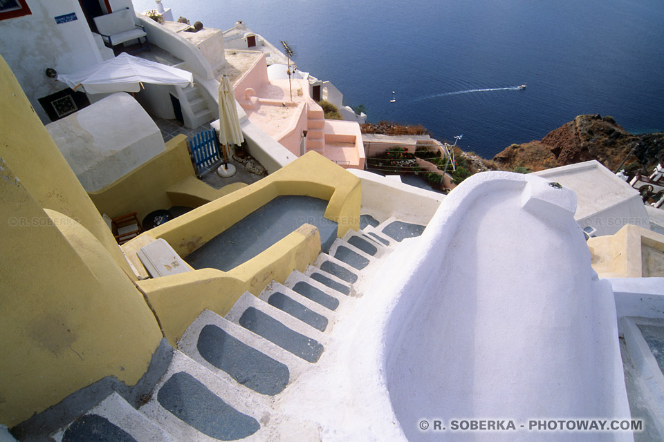 escaliers à Santorin dans îles grecques